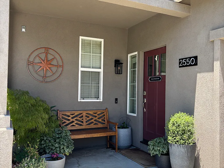 2550 Valhalla Pl — Photo 2