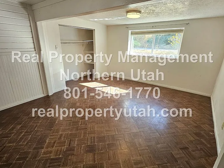 662 E 4th St — Photo 14