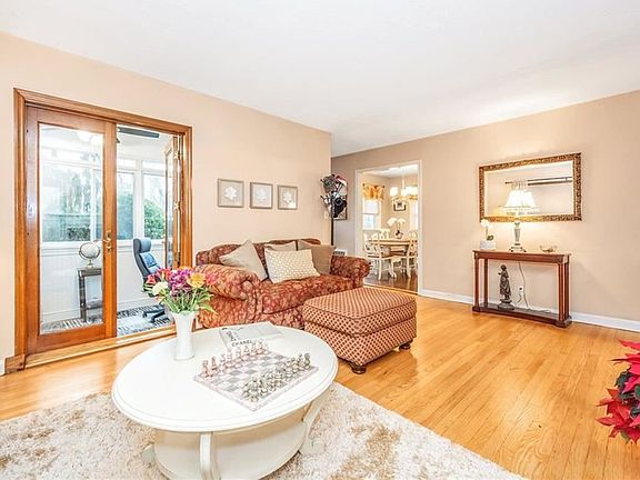 4th image of 46 Overlook Ave