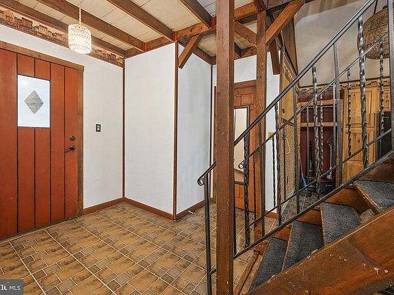 5th image of 619 Hotel Rd