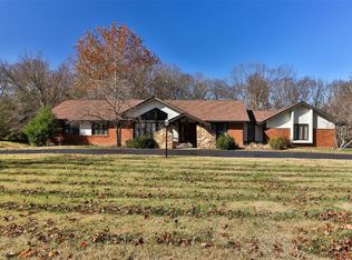 75 Meadowbrook Country Club Est, Ballwin, MO 63011