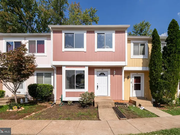52 Sugarland Square Ct, Sterling, VA 20164