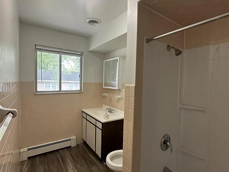 525 W Cook St #2 — Photo 6