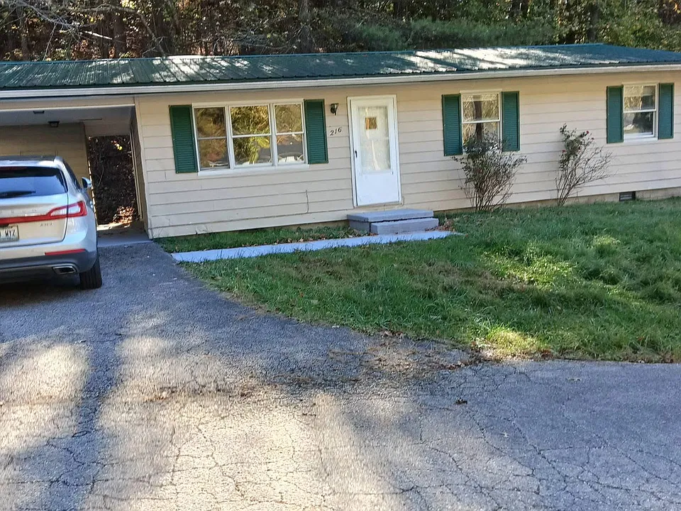 216 McClure Cir