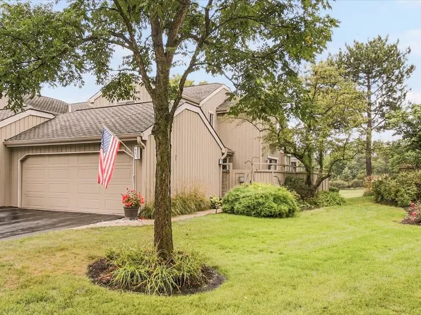 862 Oak Hill Rd #504, Barrington, IL 60010