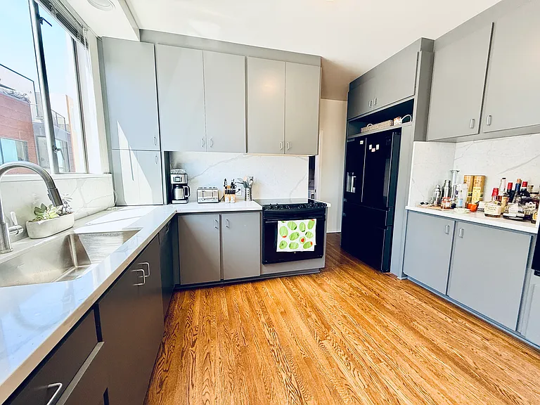 1233 Montgomery St — Photo 12