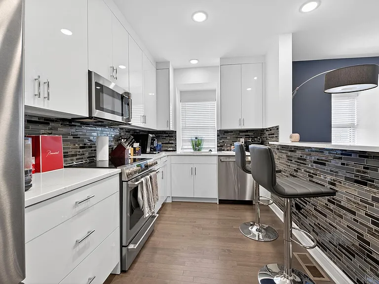 974 Summit Ave #409 — Photo 11