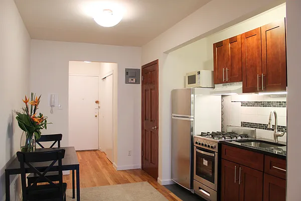 Rented by BLU Real Estate | media 11