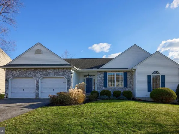 275 Silver Maple Ct, Mount Wolf, PA 17347