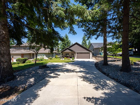 3rd image of 1427 E Loch Haven Dr