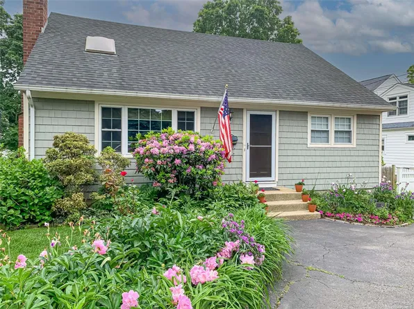 62 Smith Street, Greenlawn, NY 11740