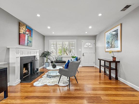 4th image of 2658 Sutro Dr