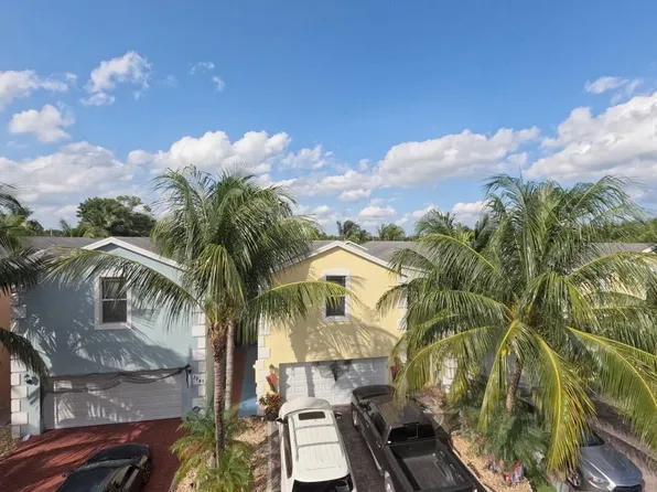 3221 Johns Place, Palm Springs, FL 33461