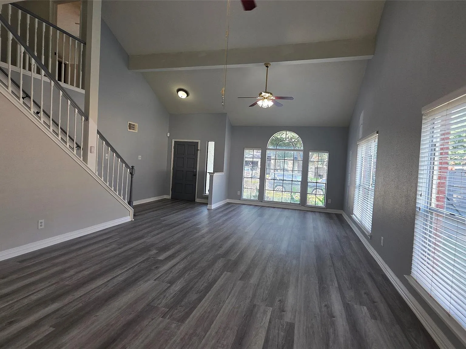 4 bed, 2.5 bath, 2506 sqft, $2,400 — Photo 4