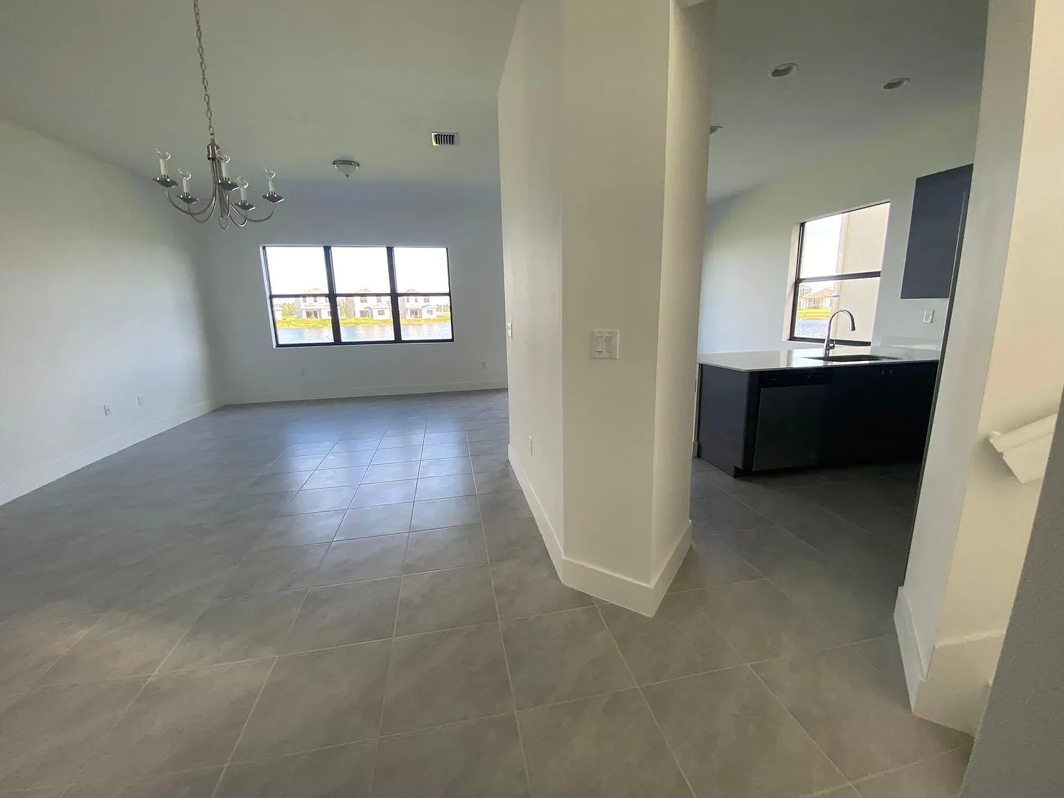3 bed, 2.5 bath, 2529 sqft, $2,300 — Photo 4