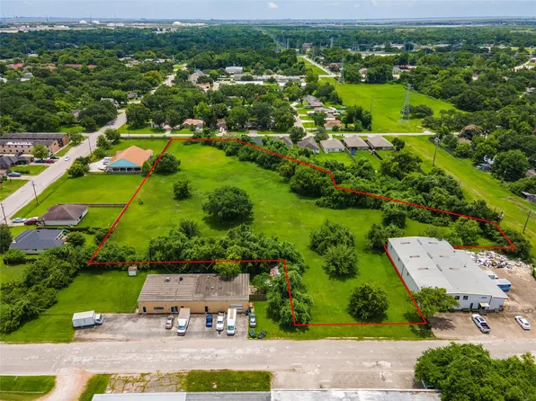 Linton Dr, La Marque, TX 77568
