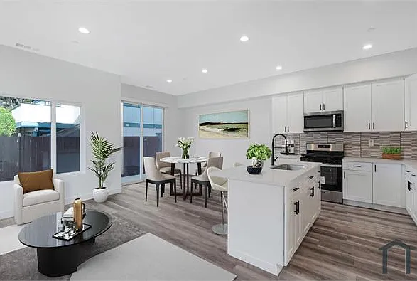 3 bed, 1381 sqft, $4,302 — Photo 4