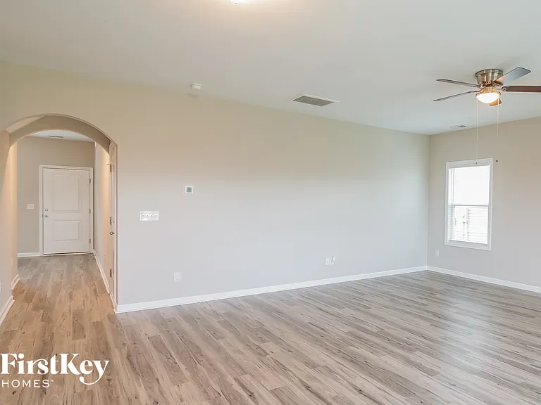 146 Clydesdale Cir — Photo 5