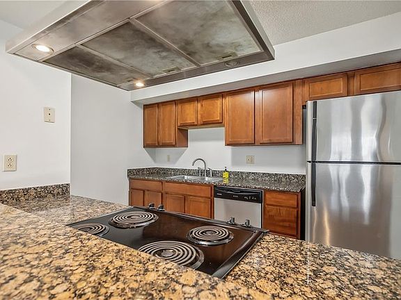 5th image of 351 Jackson Ave APT 4C