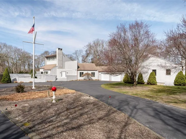 11 trail Road, Hampton Bays, NY 11946