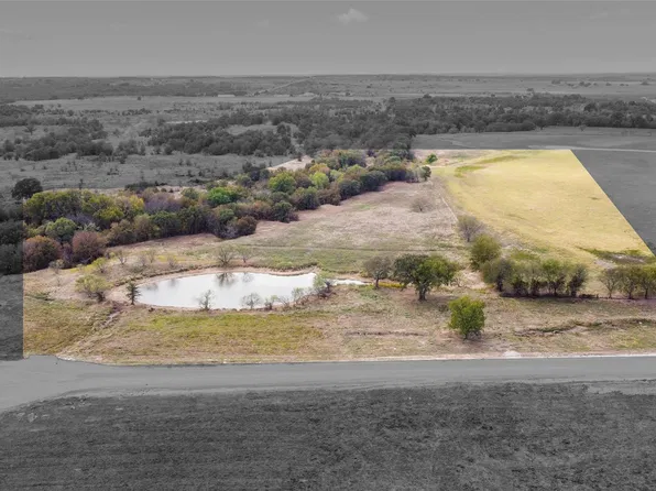 62 S Buffalo St, Chico, TX 76431