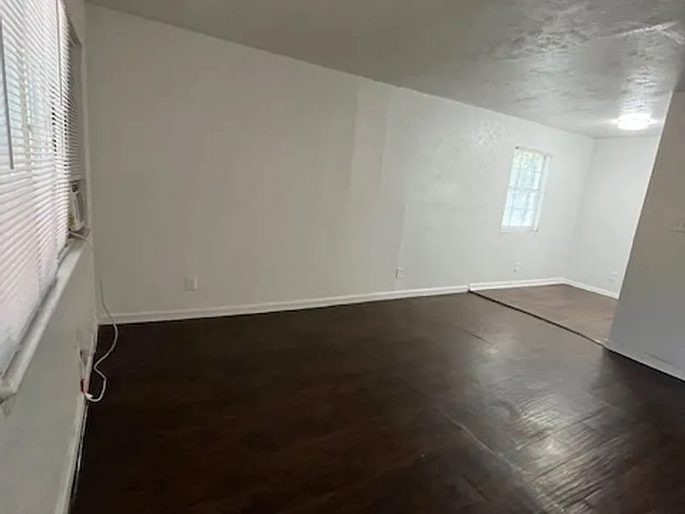 4810 Gaston Ave — Photo 33