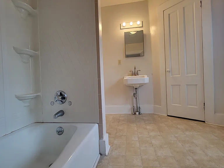 25 Pine St #A — Photo 11