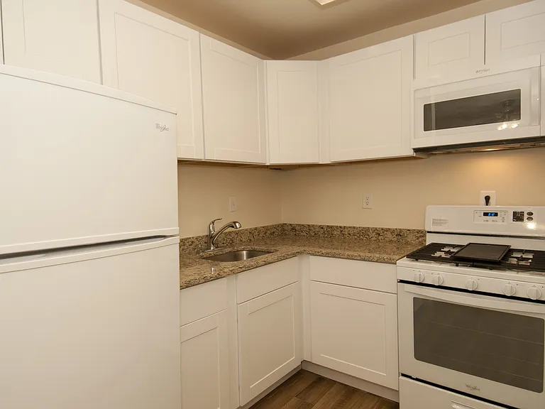 Chestnut Apartments — Photo 12