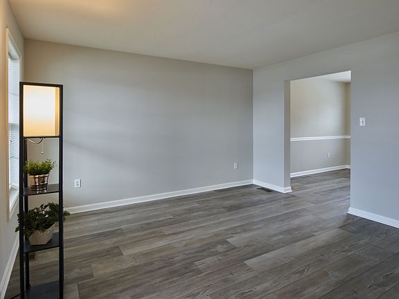 5th image of 126 Chapel Hill Cir