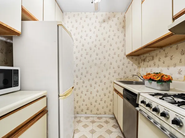 110-45 Queens Boulevard image 10 of 22