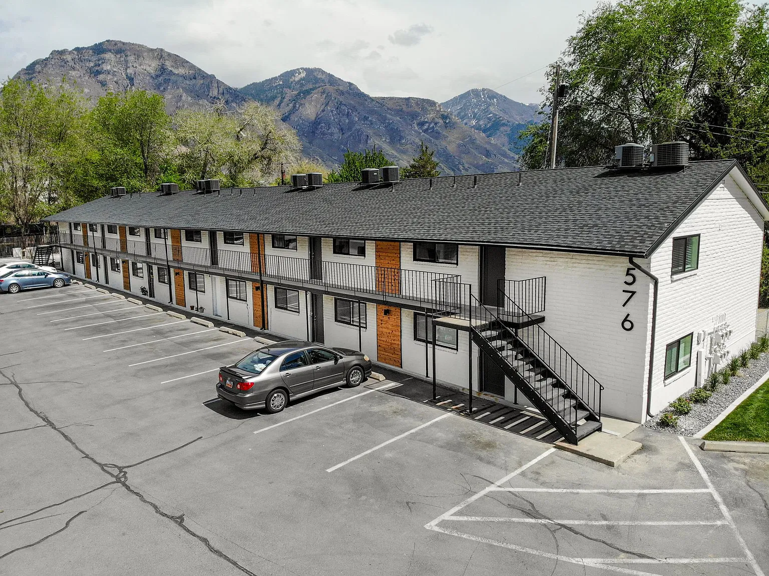$700 for First Month's Rent! 2-Bedroom Apartment, Steps from the Provo River Trail! — Photo 4