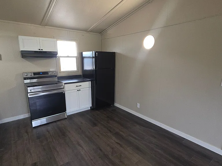 1741 Warwick Way — Photo 8