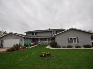 809 Lookout Ct, Hartford, WI 53027