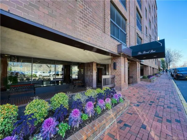 12 Bond St APT 5B, Great Neck, NY 11021