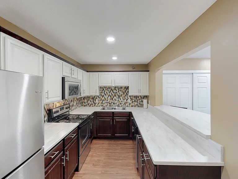 Vernon Oaks Apartments — Photo 32