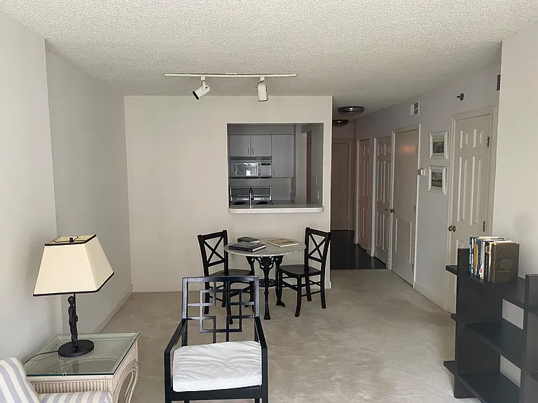 601 Pennsylvania Ave NW #802 — Photo 4