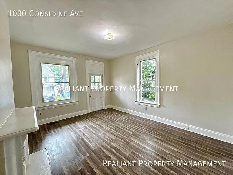 1030 Considine Ave — Photo 3