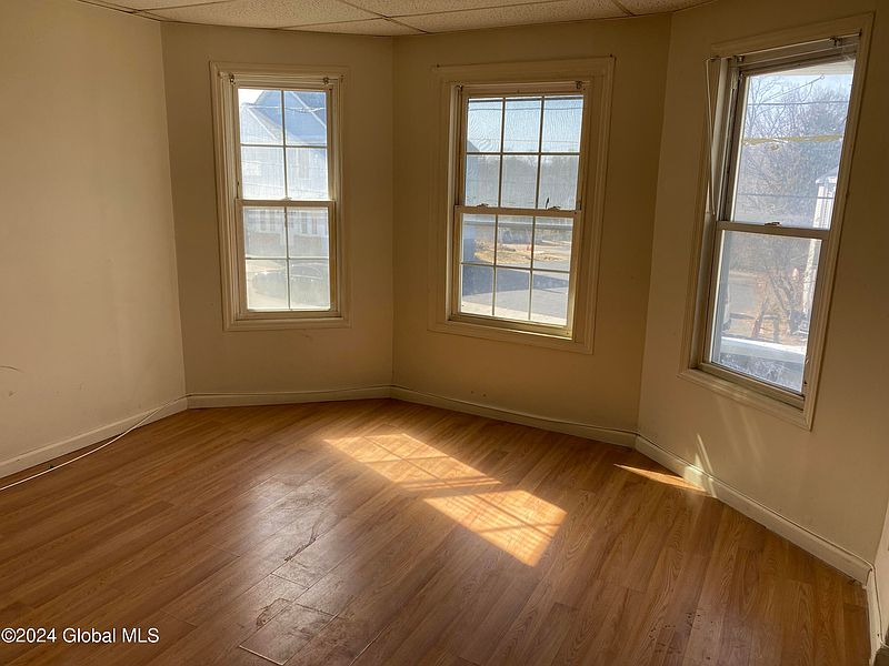 4th image of 925 Cutler Street