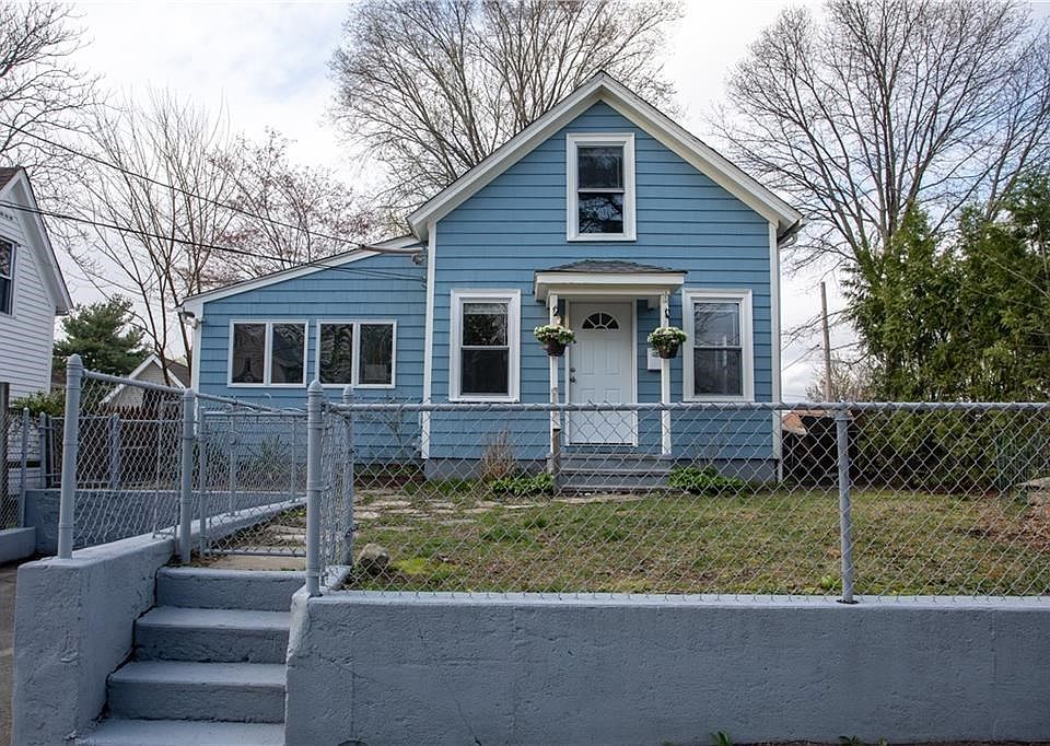 Front of Home w/driveway