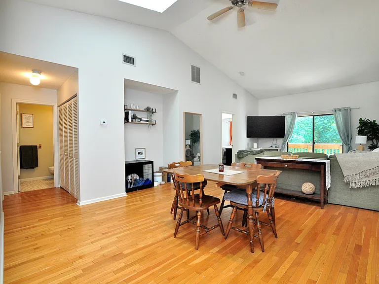 30 Simsbury Lndg #30 — Photo 21
