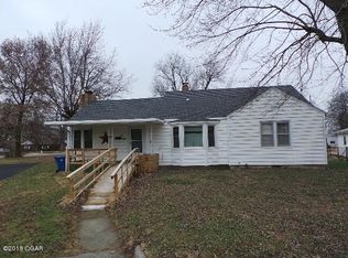 1706 Hillcrest Dr, Carthage, MO 64836