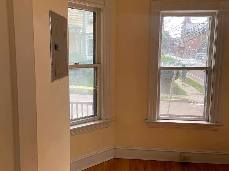 24 Bradley St — Photo 8