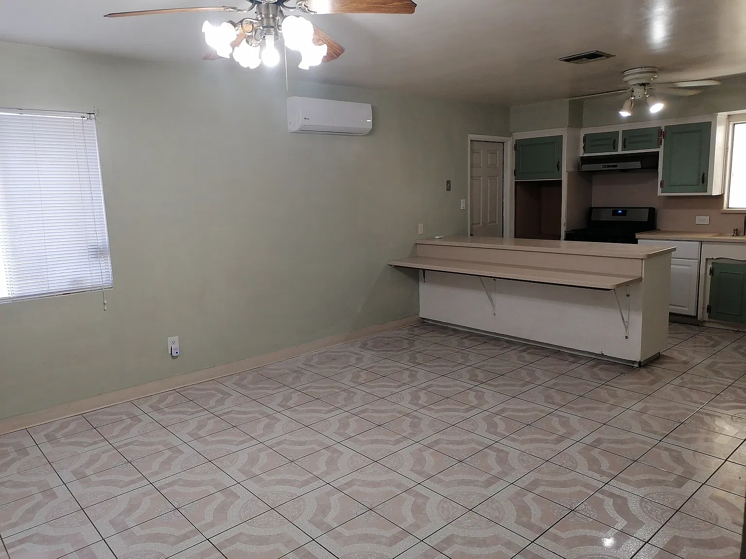708 Pinewood Court — Photo 4