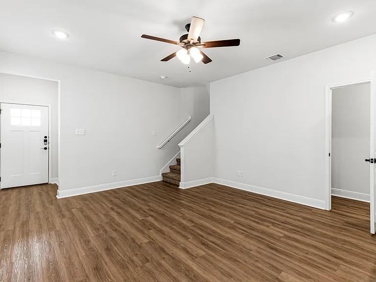 2503 Lynwood Bnd #101 — Photo 15