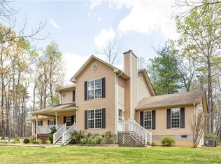 512 Red Fox Ln, Tamassee, SC 29686