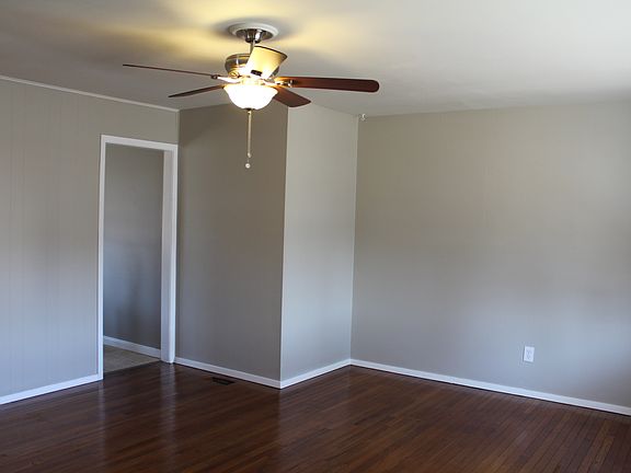 3rd image of 602 N Rogers St