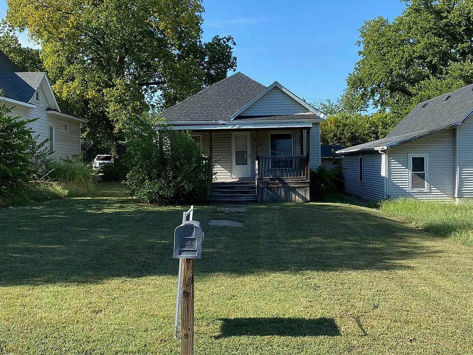 313 E Lincoln Ave