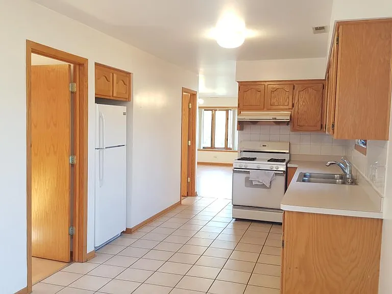 1339 W 31st Pl #2 — Photo 4