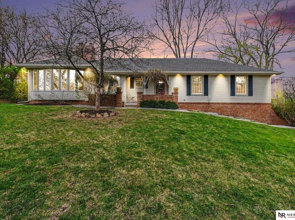 1702 S 110th St, Omaha, NE 68144