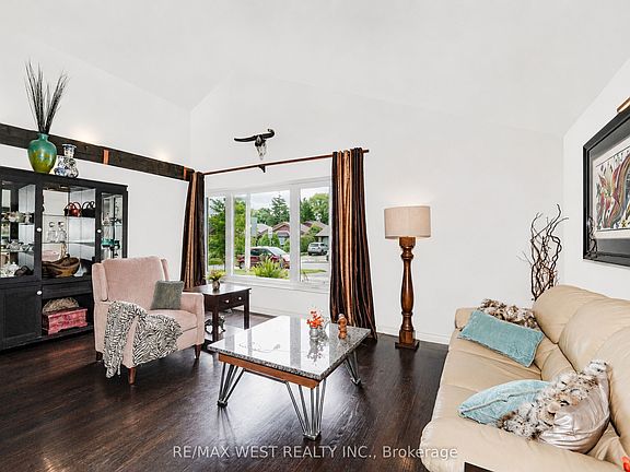 2nd image of 143 Botany Hill Rd
